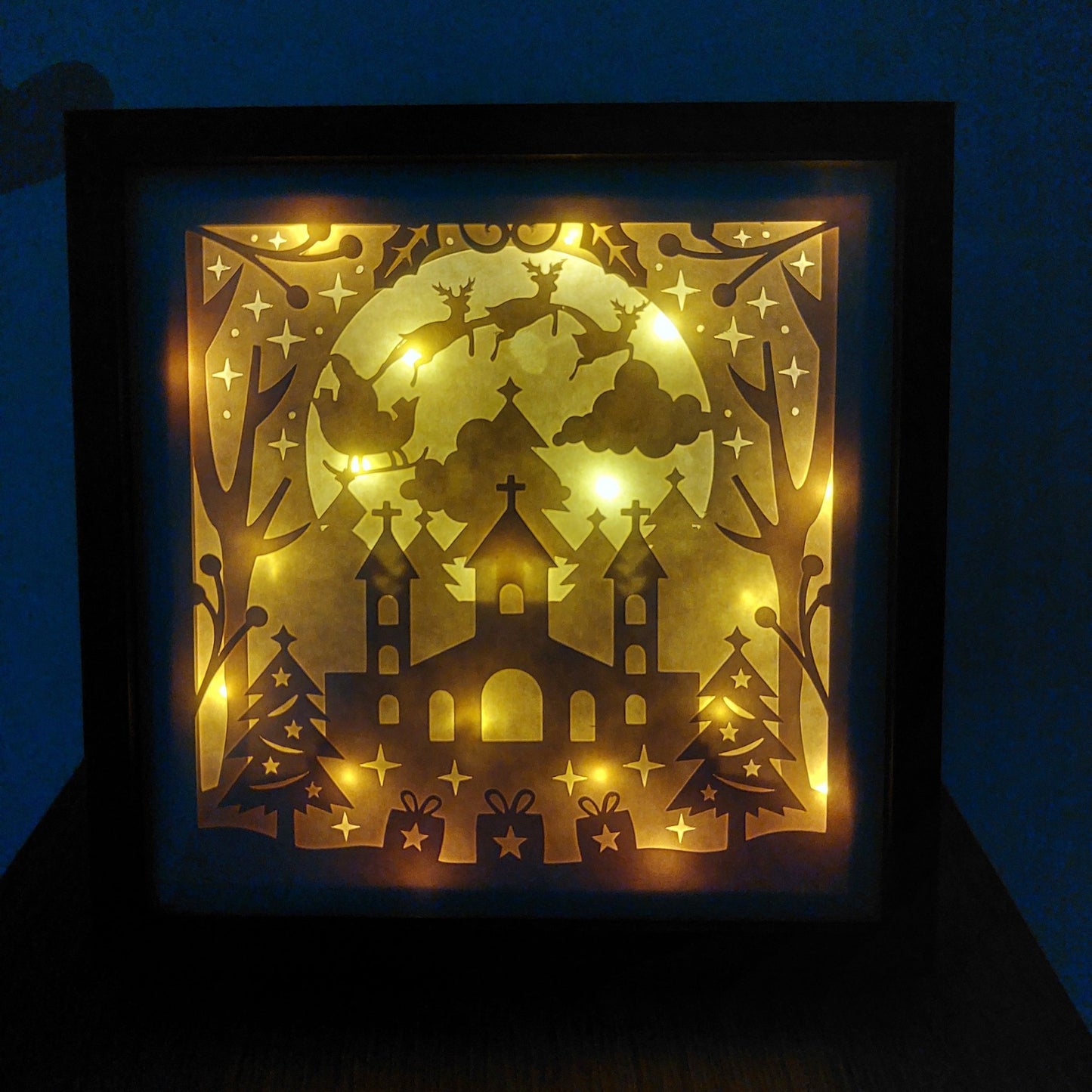 noel - Cadre lumineux Noël - Eglise et Cadeaux - Bichette Créa