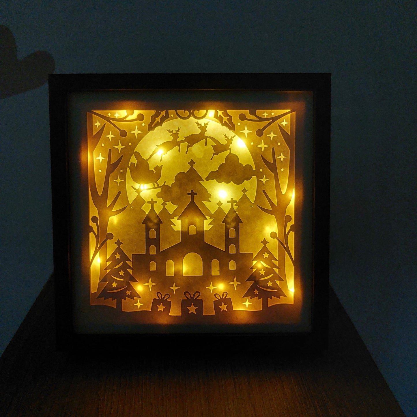 noel - Cadre lumineux Noël - Eglise et Cadeaux - Bichette Créa